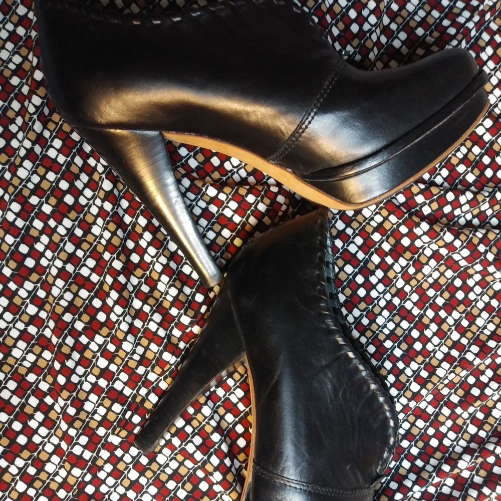 5" Ugg Furlined Dress Platform Pump..Size 10..Never Worn